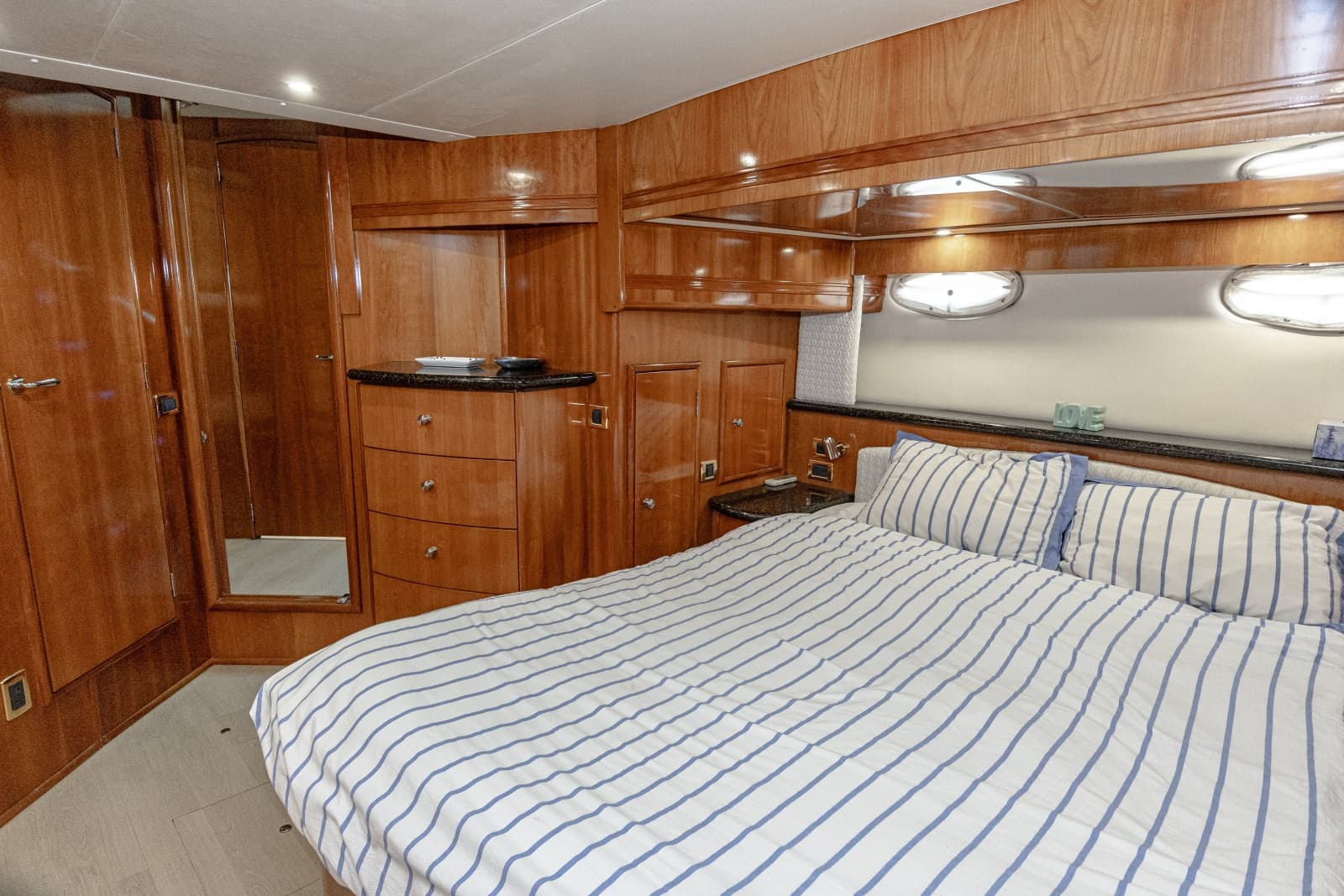2002 Carver 530 Voyager Sky Lounge - Photo 23