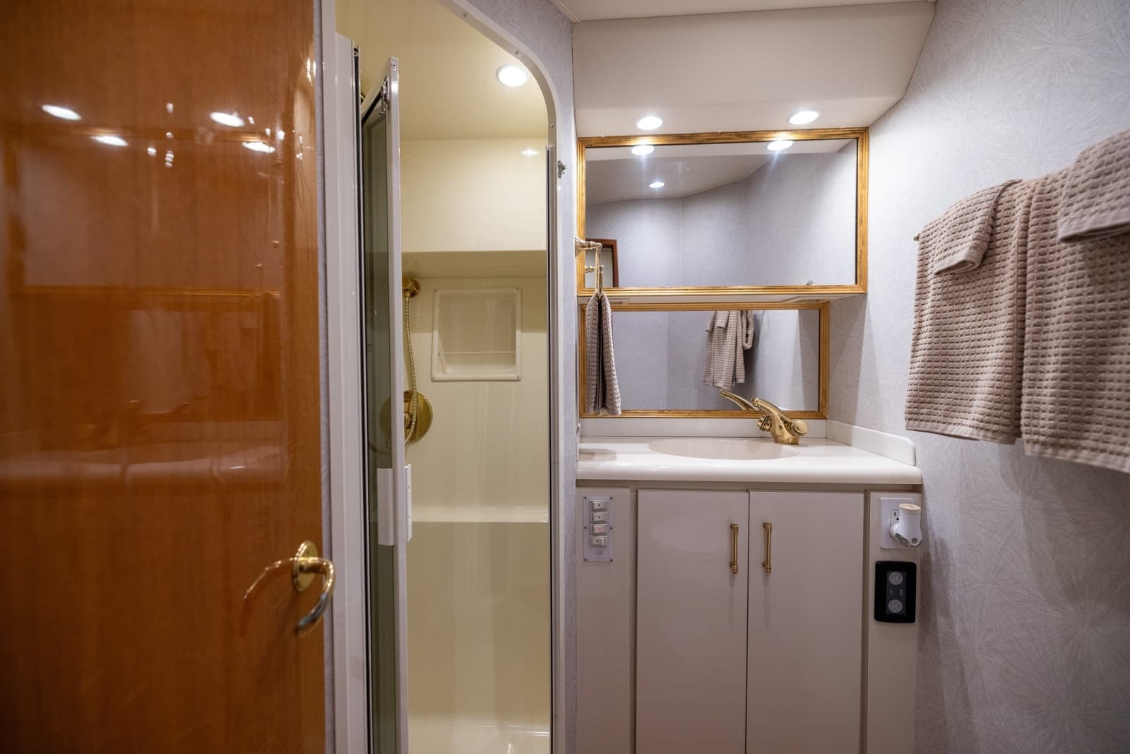 2001 Viking Convertible - Photo 69