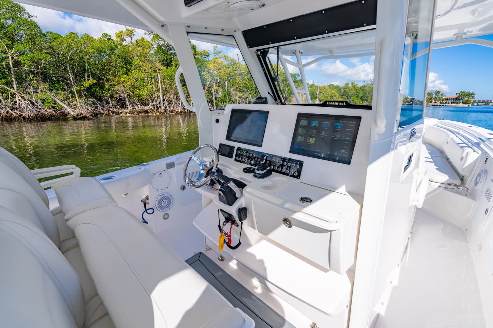 2019 Everglades 355 Center Console - Photo 46