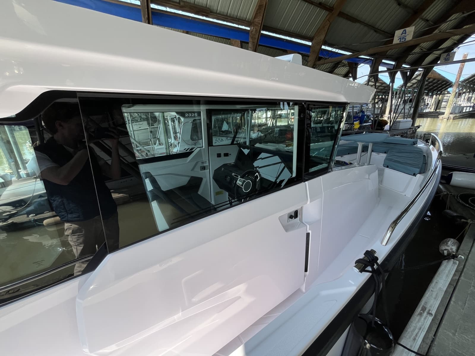 2025 Axopar 29 Cross Cabin XC - Photo 12