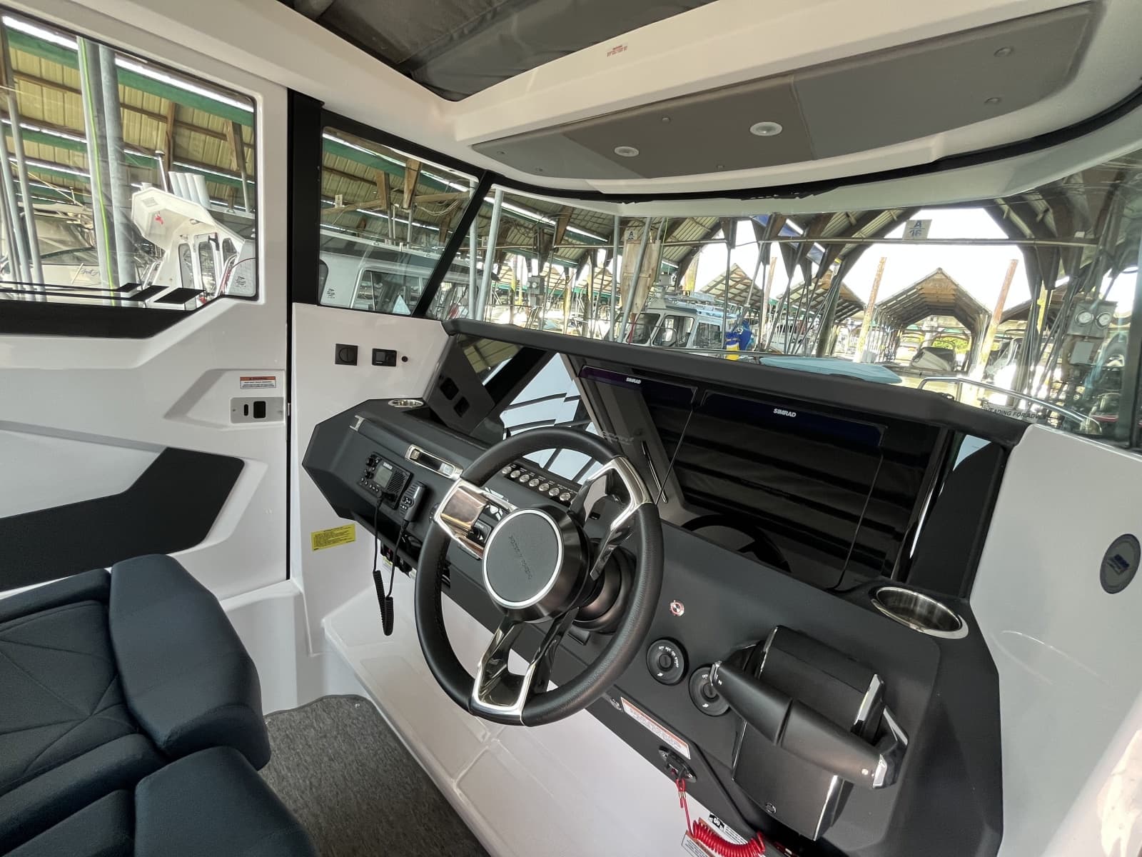 2025 Axopar 29 Cross Cabin XC - Photo 16