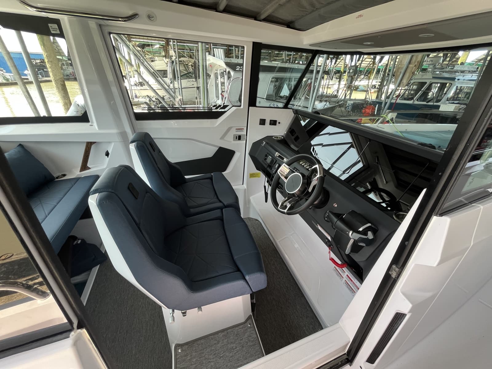 2025 Axopar 29 Cross Cabin XC - Photo 15