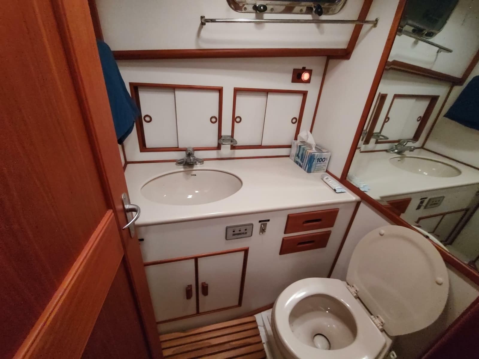 1996 Grand Banks Eastbay 40 Flybridge - Photo 87