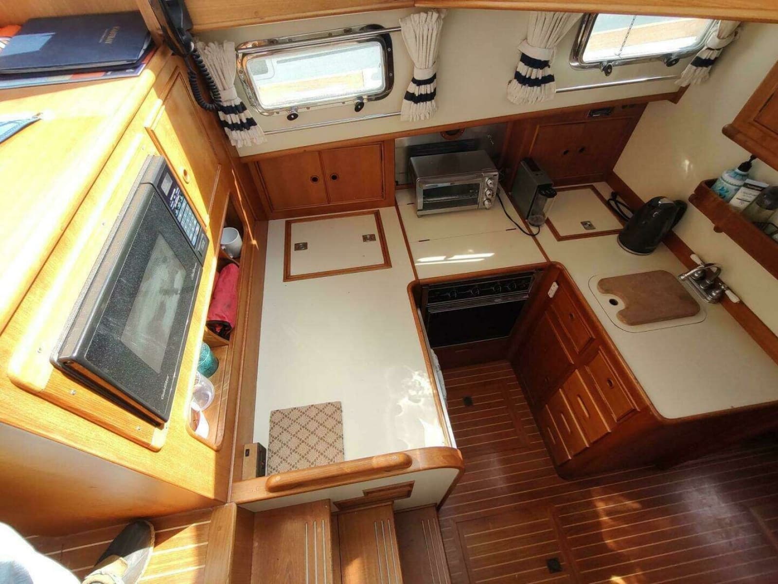 1996 Grand Banks Eastbay 40 Flybridge - Photo 57