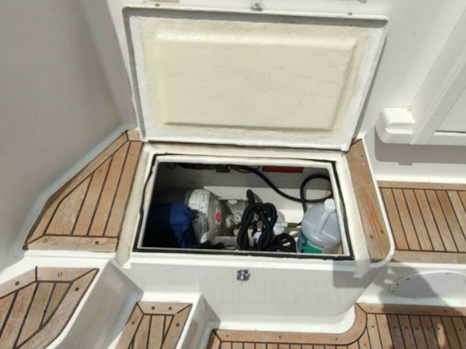 1996 Grand Banks Eastbay 40 Flybridge - Photo 15