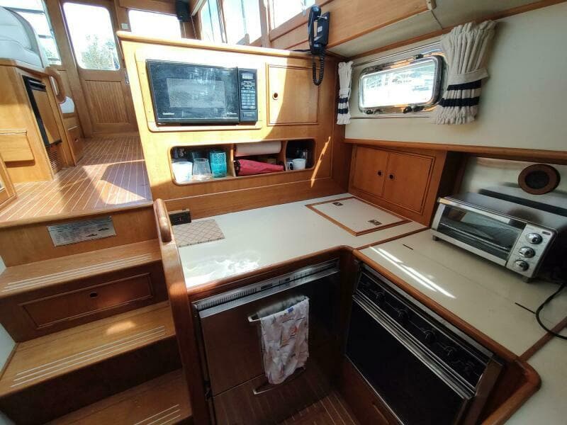 1996 Grand Banks Eastbay 40 Flybridge - Photo 51