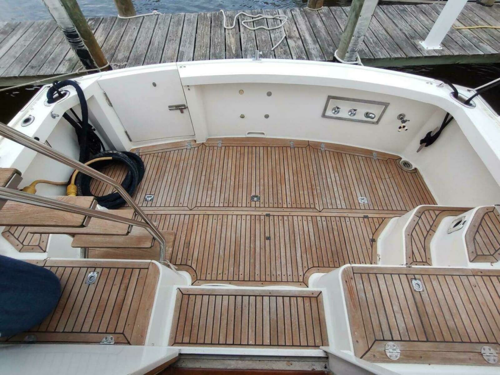 1996 Grand Banks Eastbay 40 Flybridge - Photo 17
