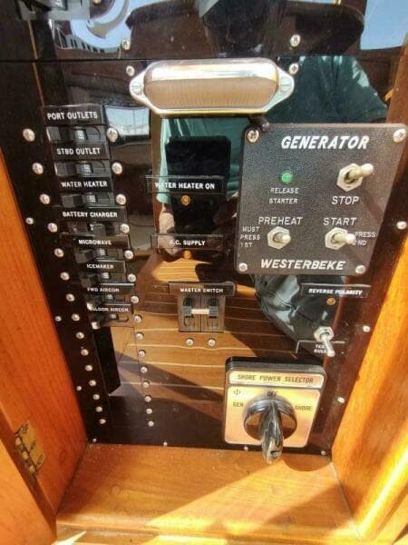 1996 Grand Banks Eastbay 40 Flybridge - Photo 38