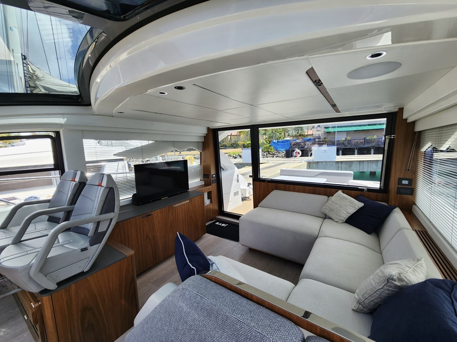 2023 Sunseeker 55 Predator EVO - Photo 13