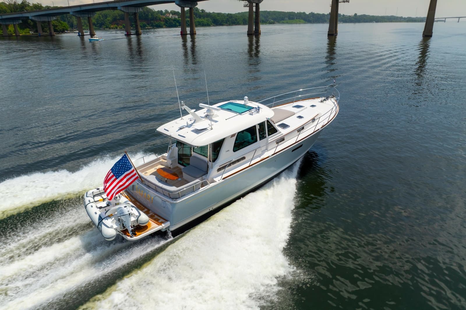 2024 Sabre 48 Salon Express - Photo 1