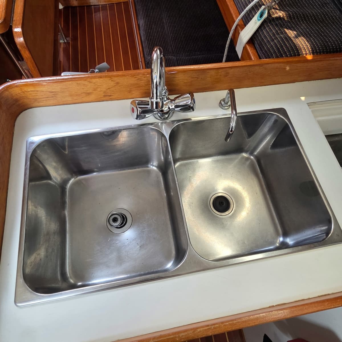 1994 J Boats  - Photo 37