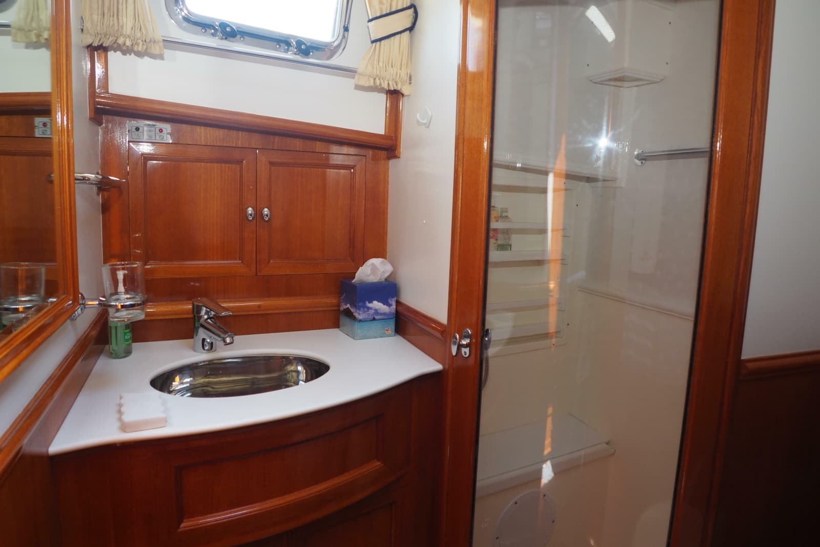 2006 Grand Banks 47 Eastbay Fly Bridge - Photo 37