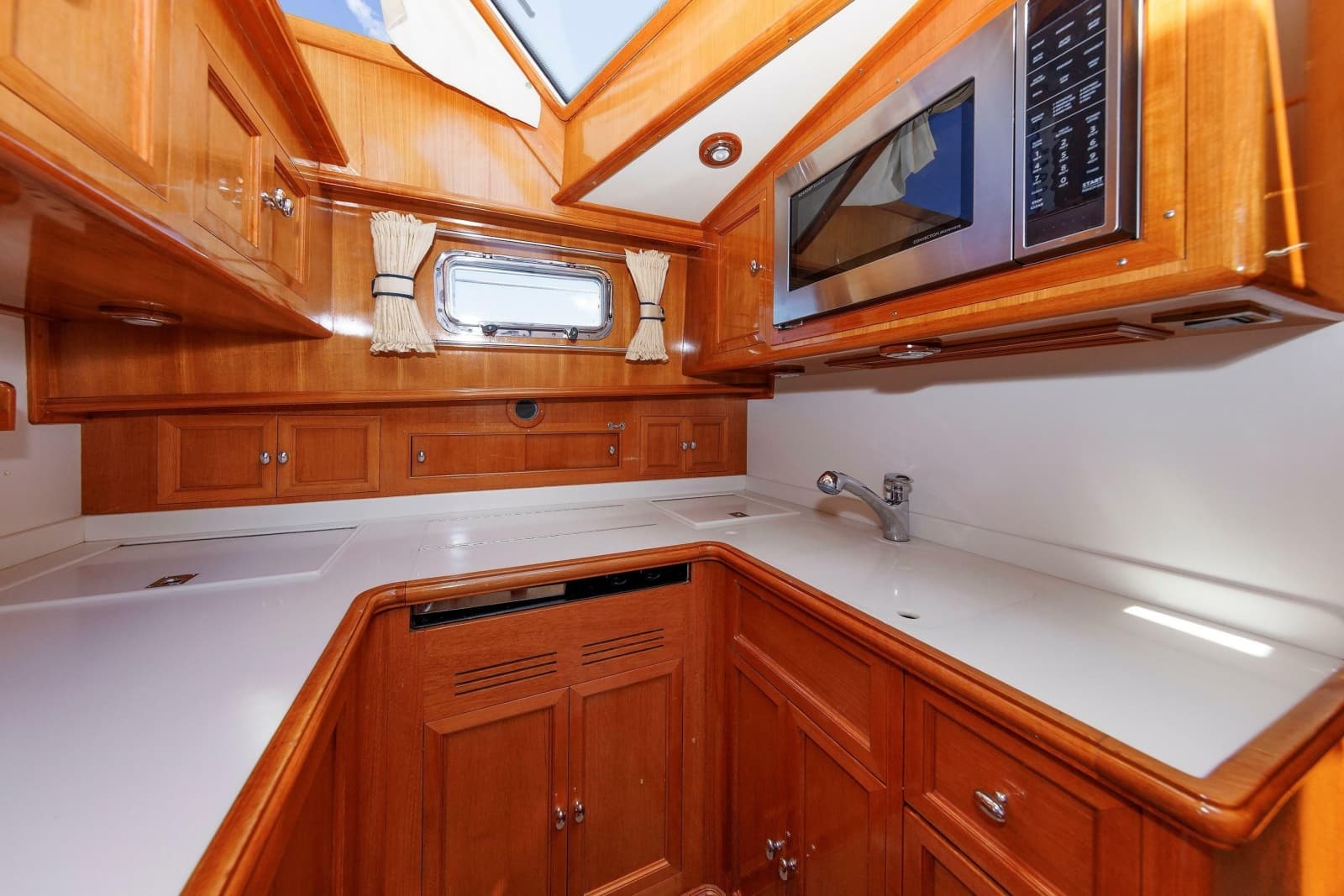 2006 Grand Banks 47 Eastbay Fly Bridge - Photo 29