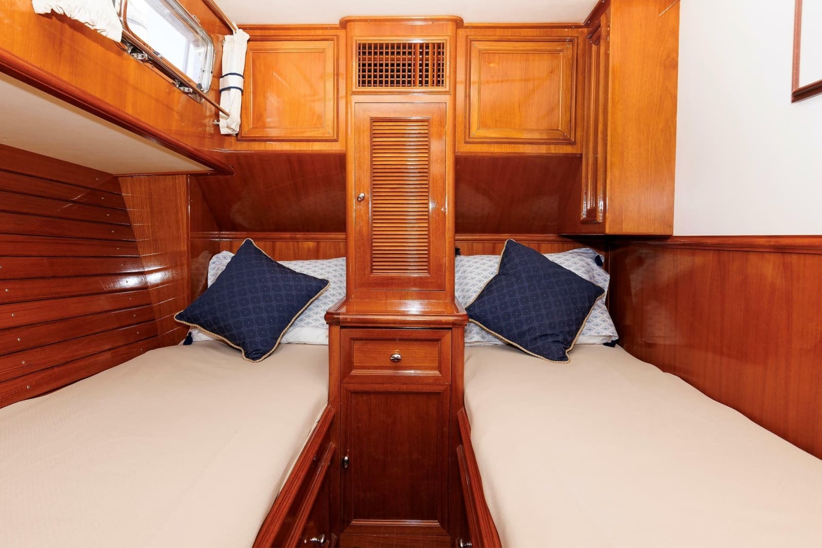 2006 Grand Banks 47 Eastbay Fly Bridge - Photo 65