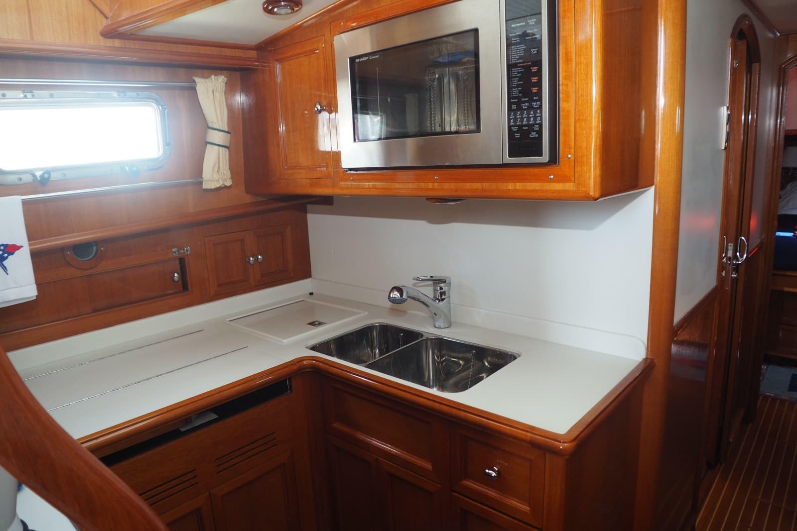 2006 Grand Banks 47 Eastbay Fly Bridge - Photo 40