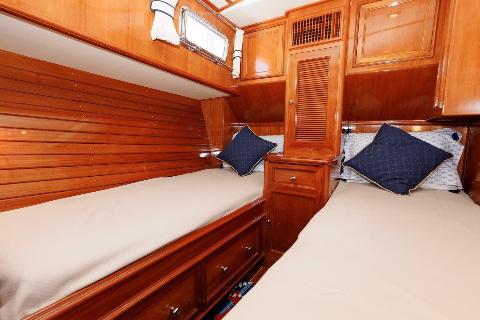 2006 Grand Banks 47 Eastbay Fly Bridge - Photo 30