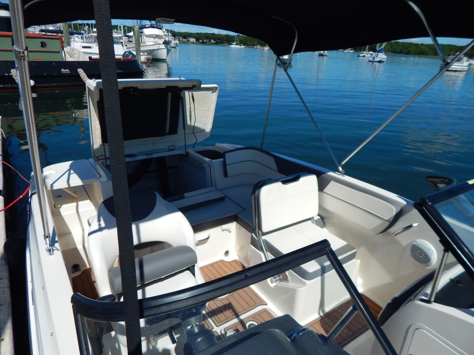 2017 Bayliner VR5 - Photo 4