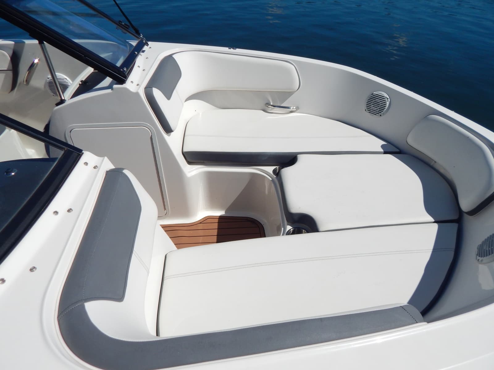 2017 Bayliner VR5 - Photo 5