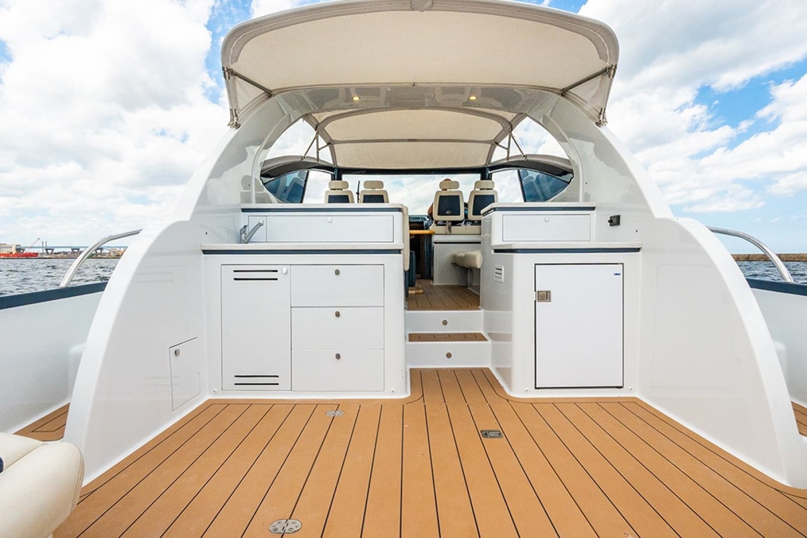 2019 Palm Beach Motor Yachts GT50 - Photo 17