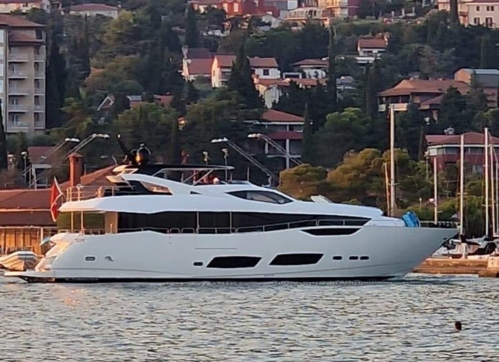 2022 Sunseeker 95 - Photo 2