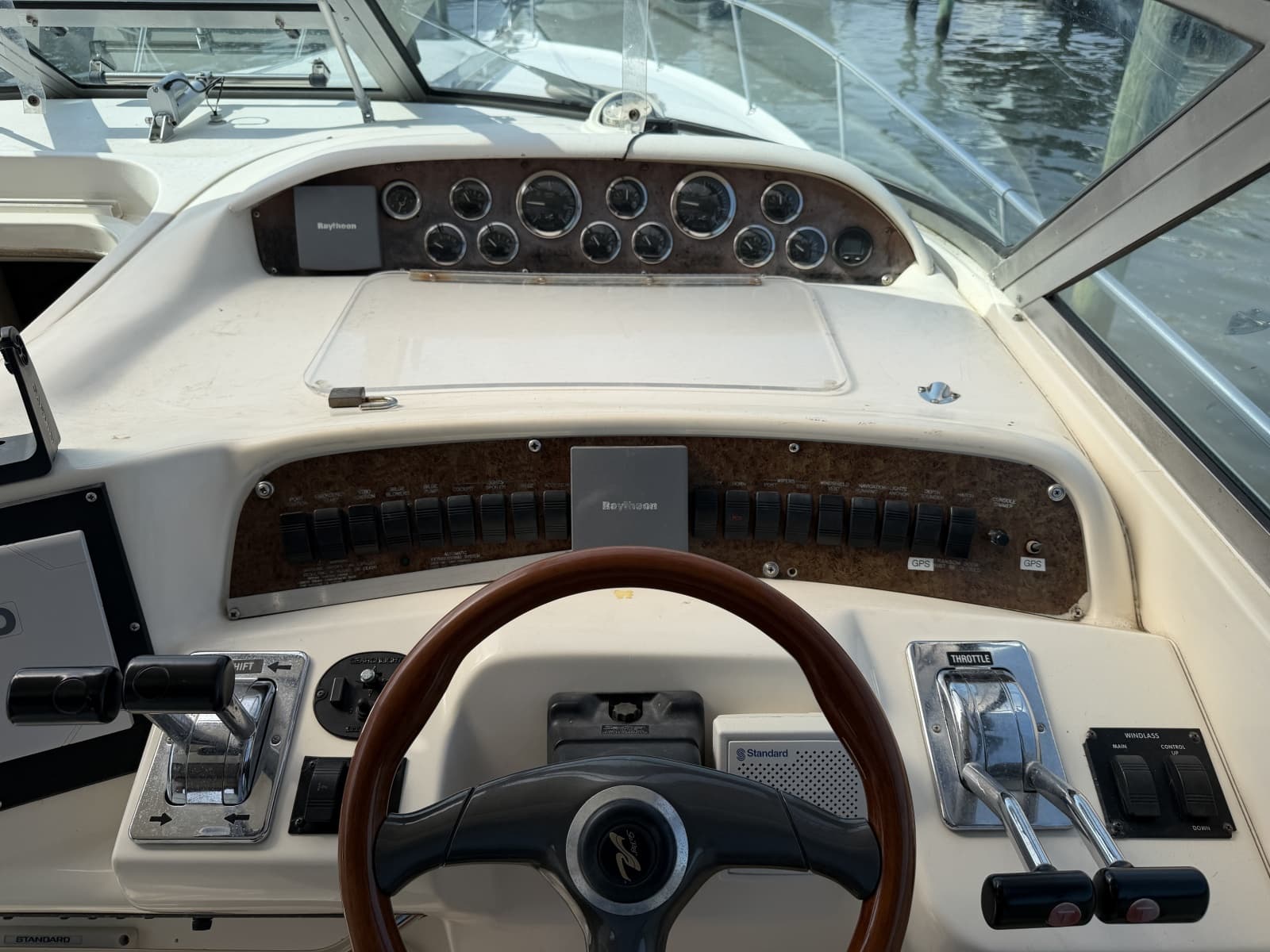 1997 Sea Ray Sundancer 330 - Photo 10