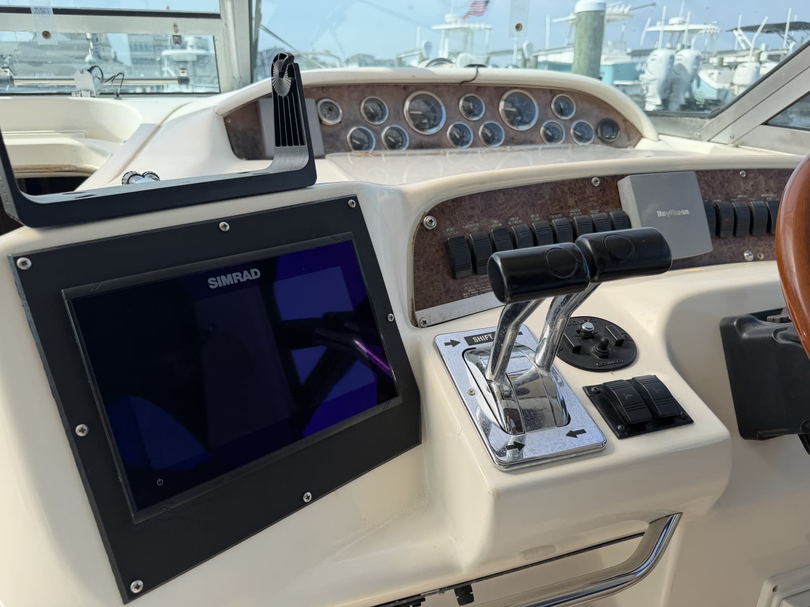 1997 Sea Ray Sundancer 330 - Photo 12