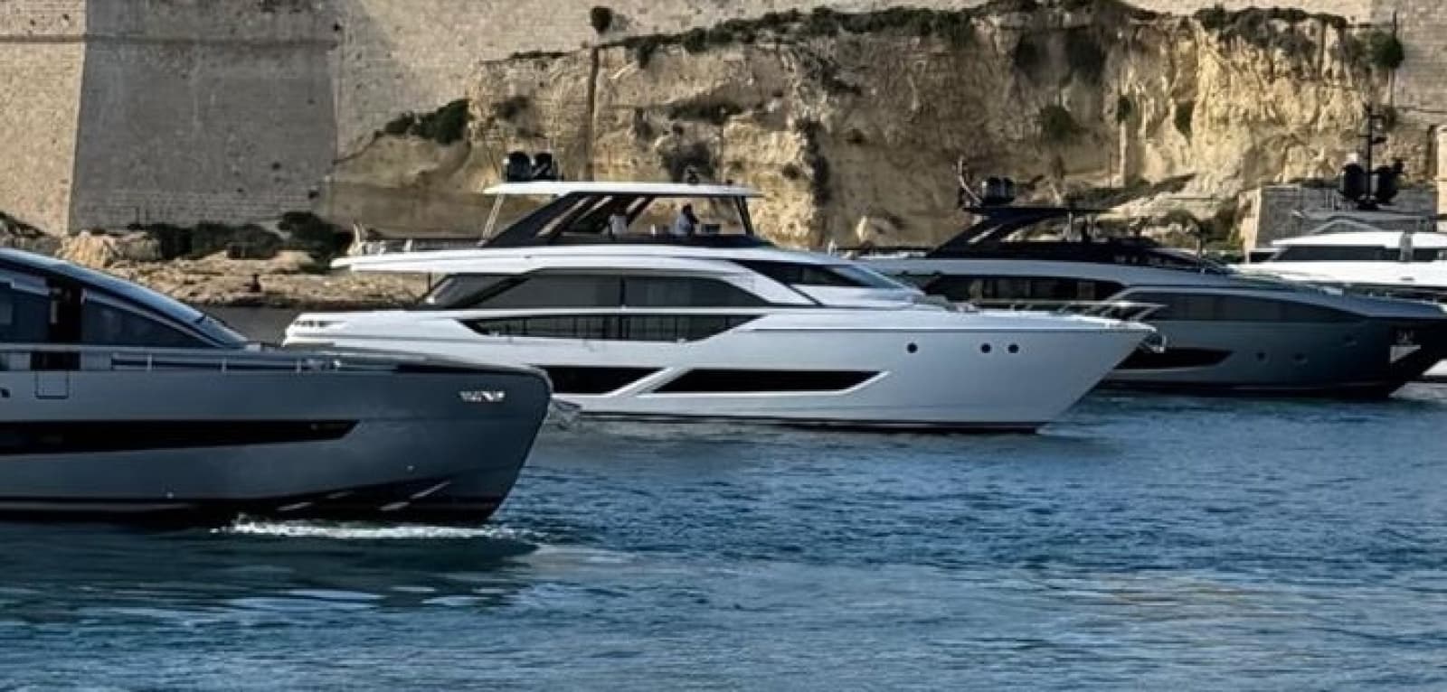 2023 Ferretti Yachts Ferretti 860 - Photo 5