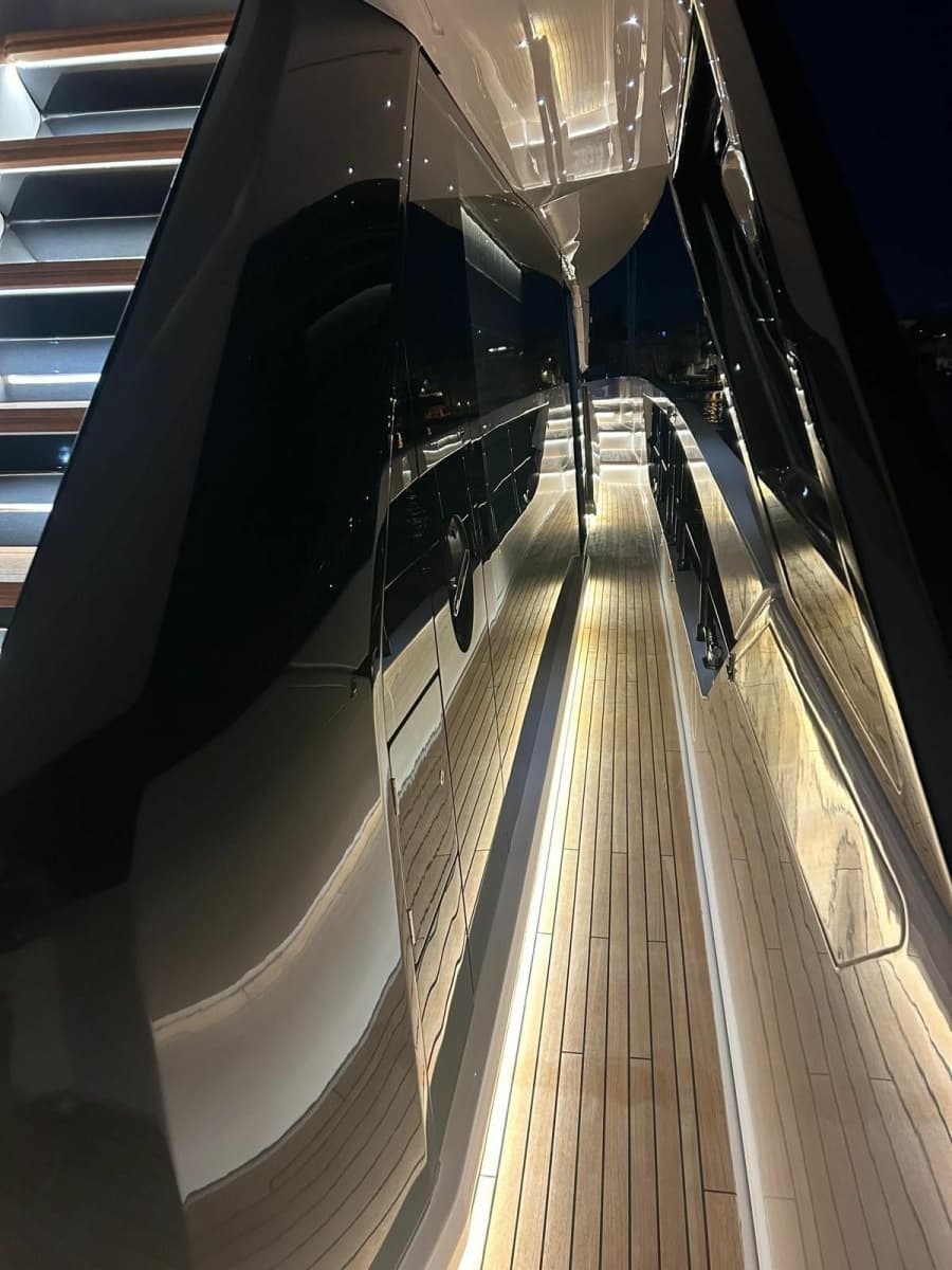 2023 Ferretti Yachts Ferretti 860 - Photo 25