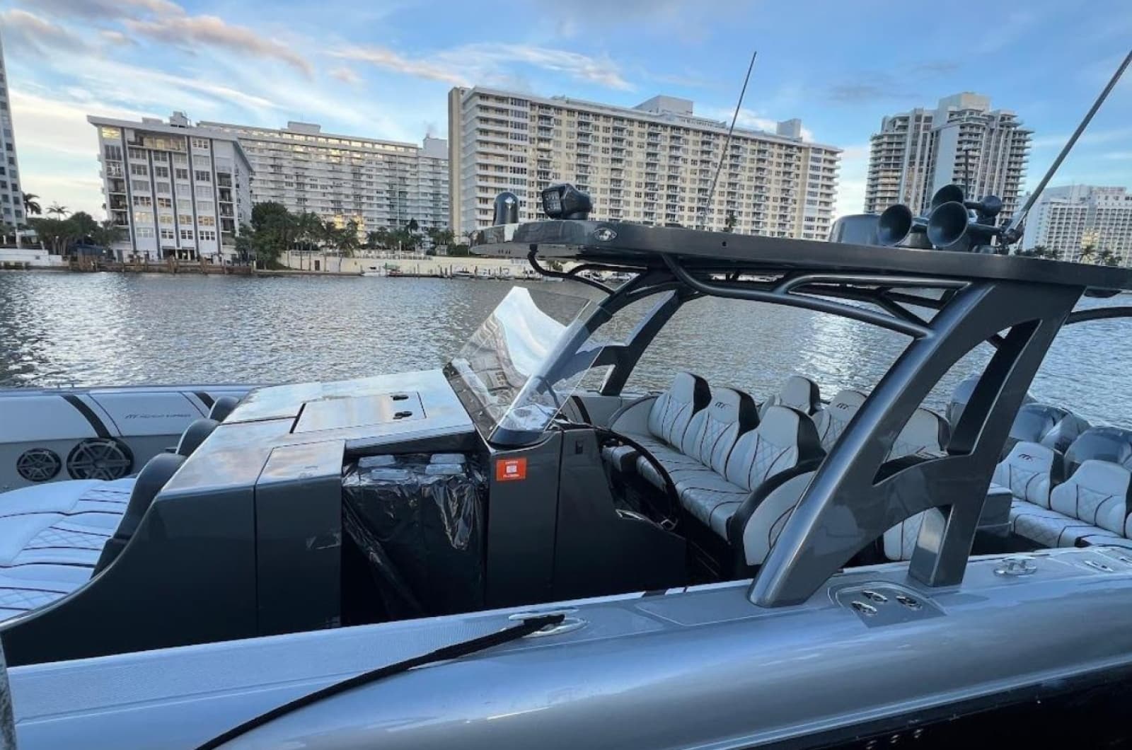 2019 Midnight Express  - Photo 8