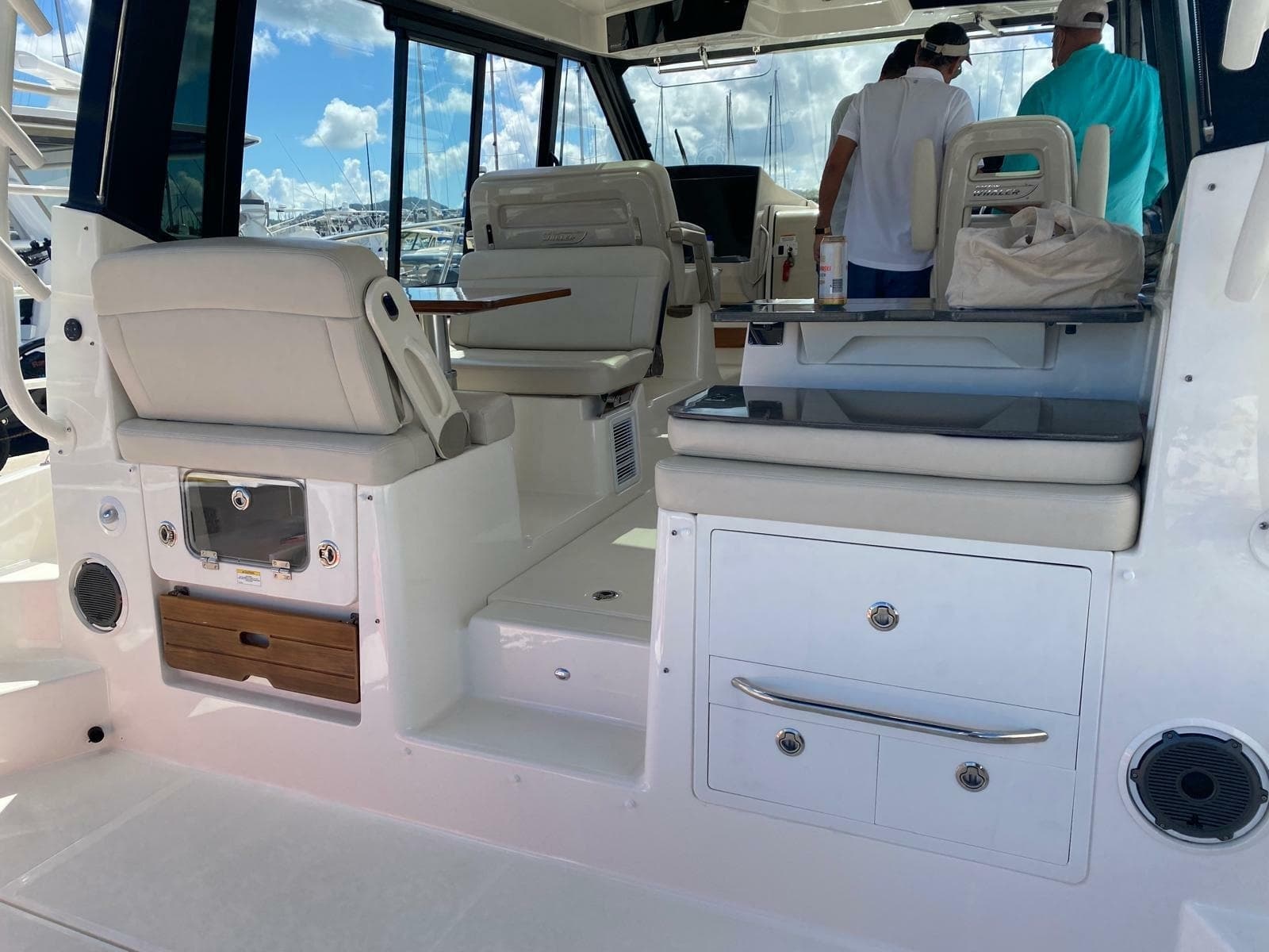 2021 Boston Whaler 405 Conquest - Photo 6