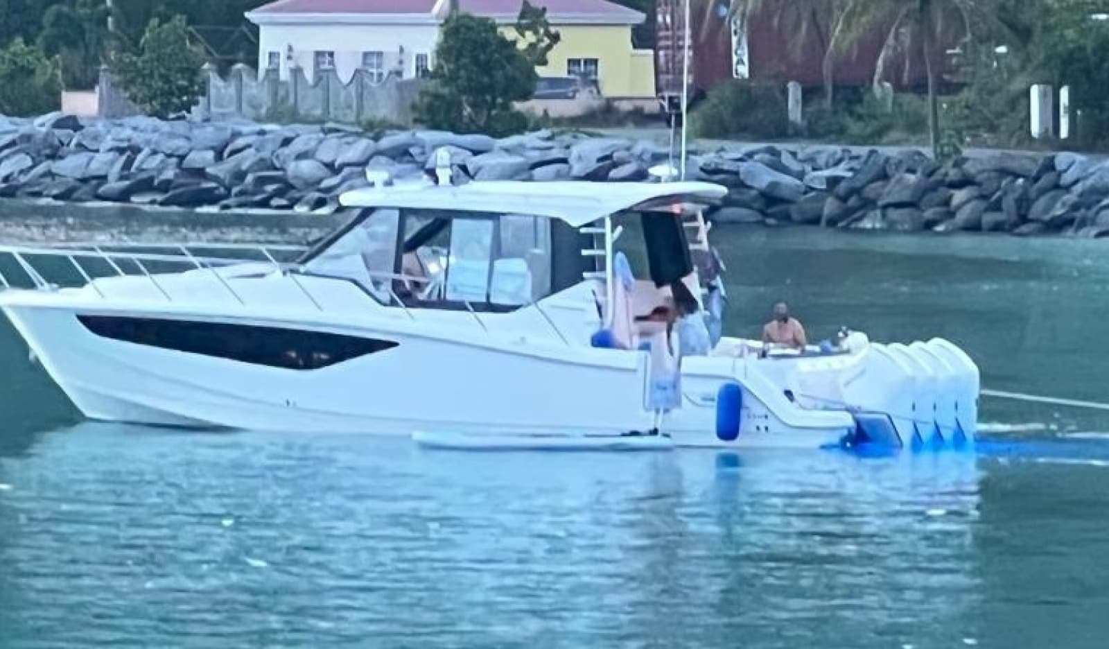 2021 Boston Whaler 405 Conquest - Photo 3