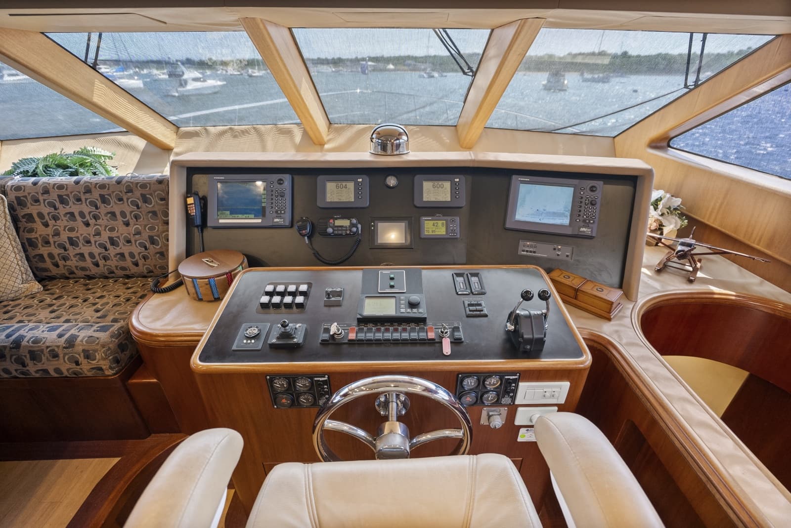 2004 Cheoy Lee Flybridge - Photo 28