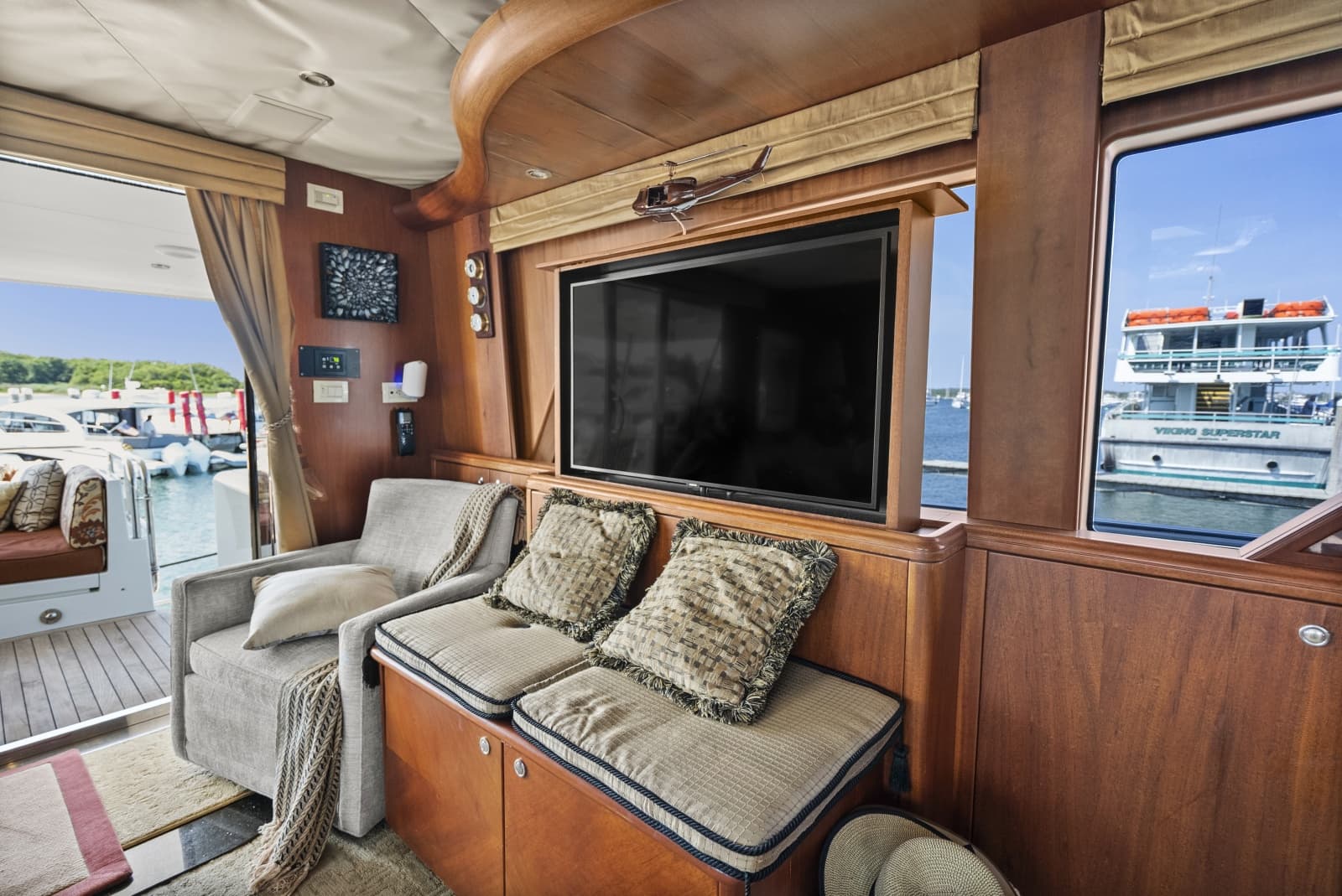 2004 Cheoy Lee Flybridge - Photo 22