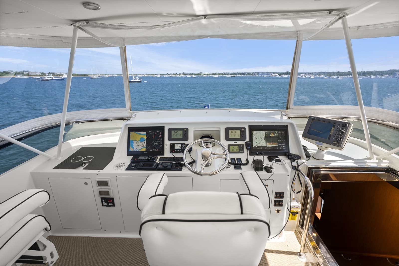 2004 Cheoy Lee Flybridge - Photo 17