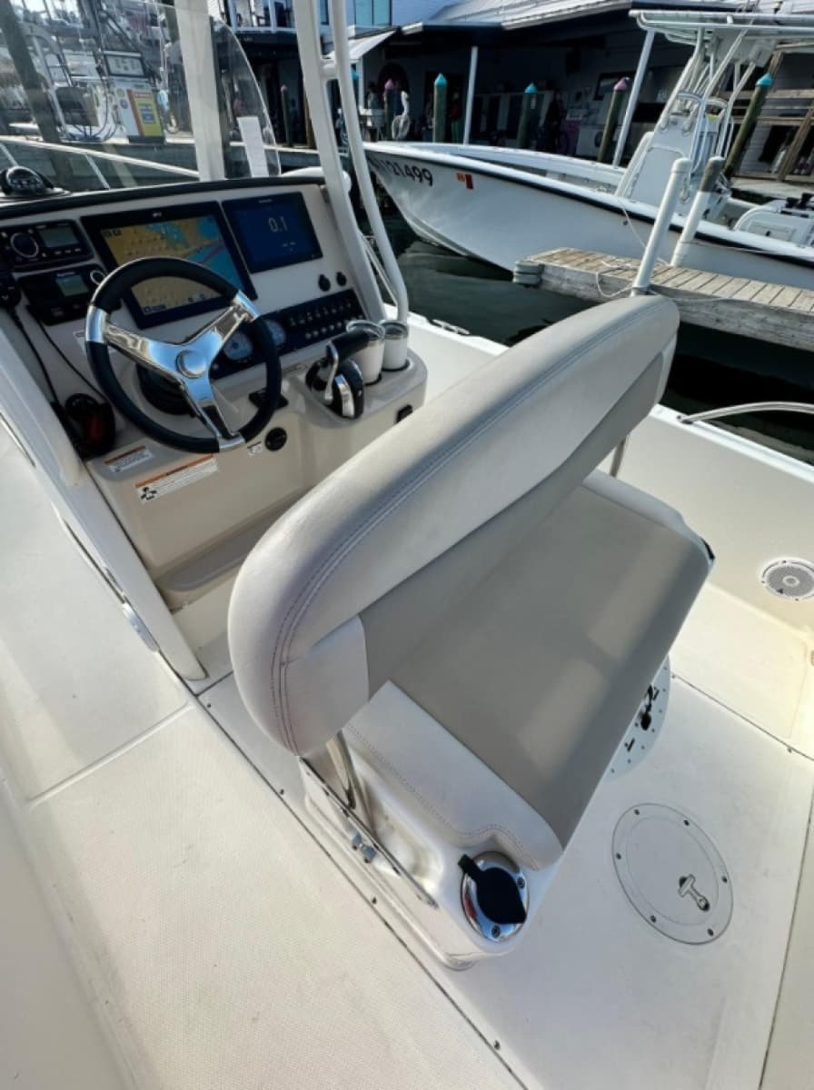 2018 Boston Whaler  - Photo 9