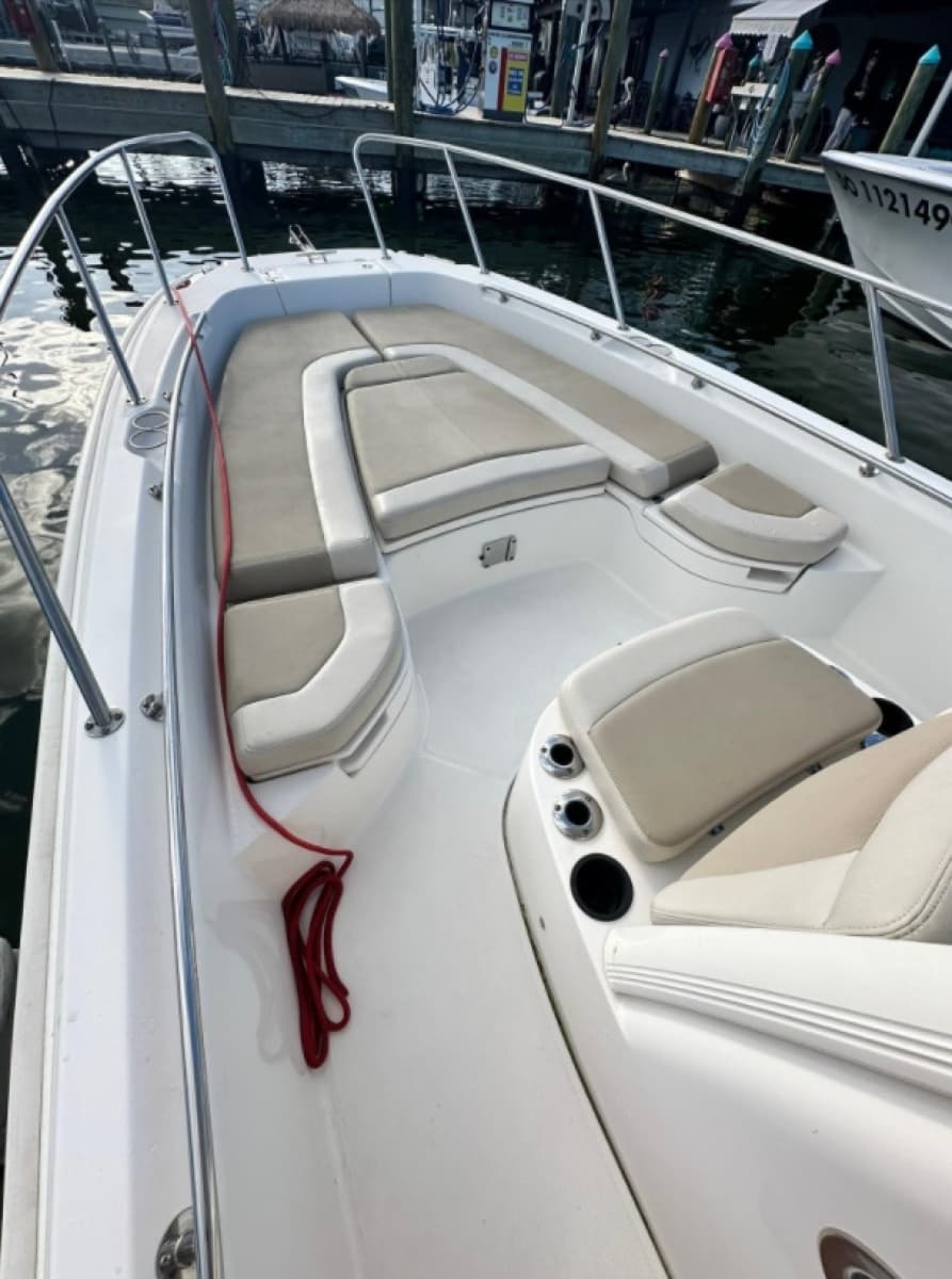 2018 Boston Whaler  - Photo 2