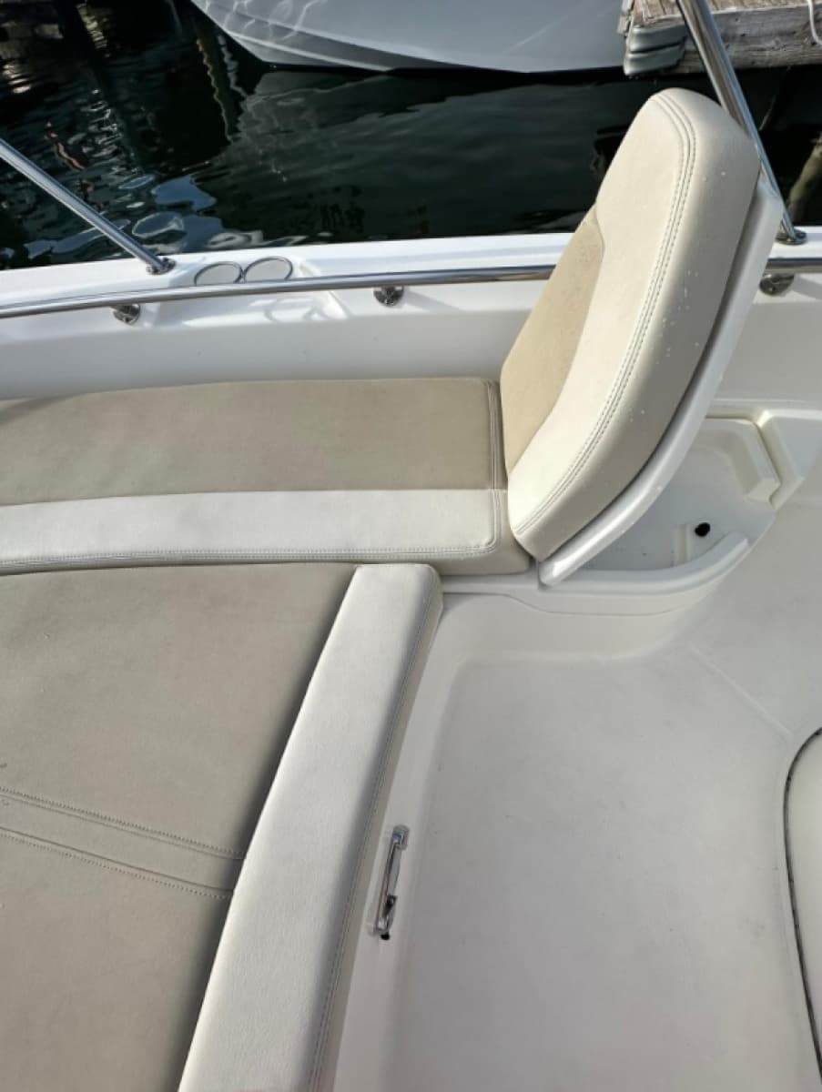 2018 Boston Whaler  - Photo 4