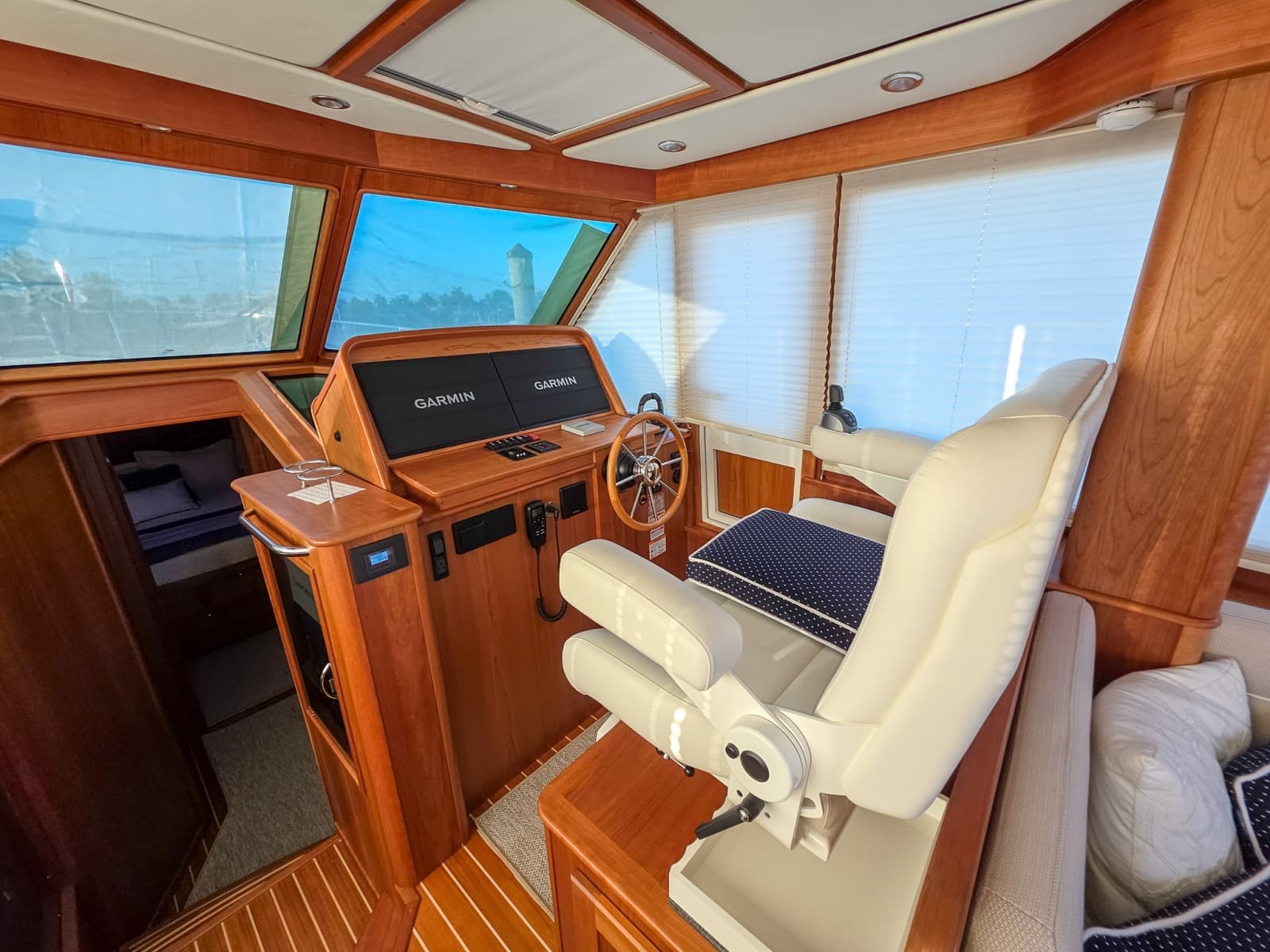 2025 Sabre 43 Salon Express - Photo 10