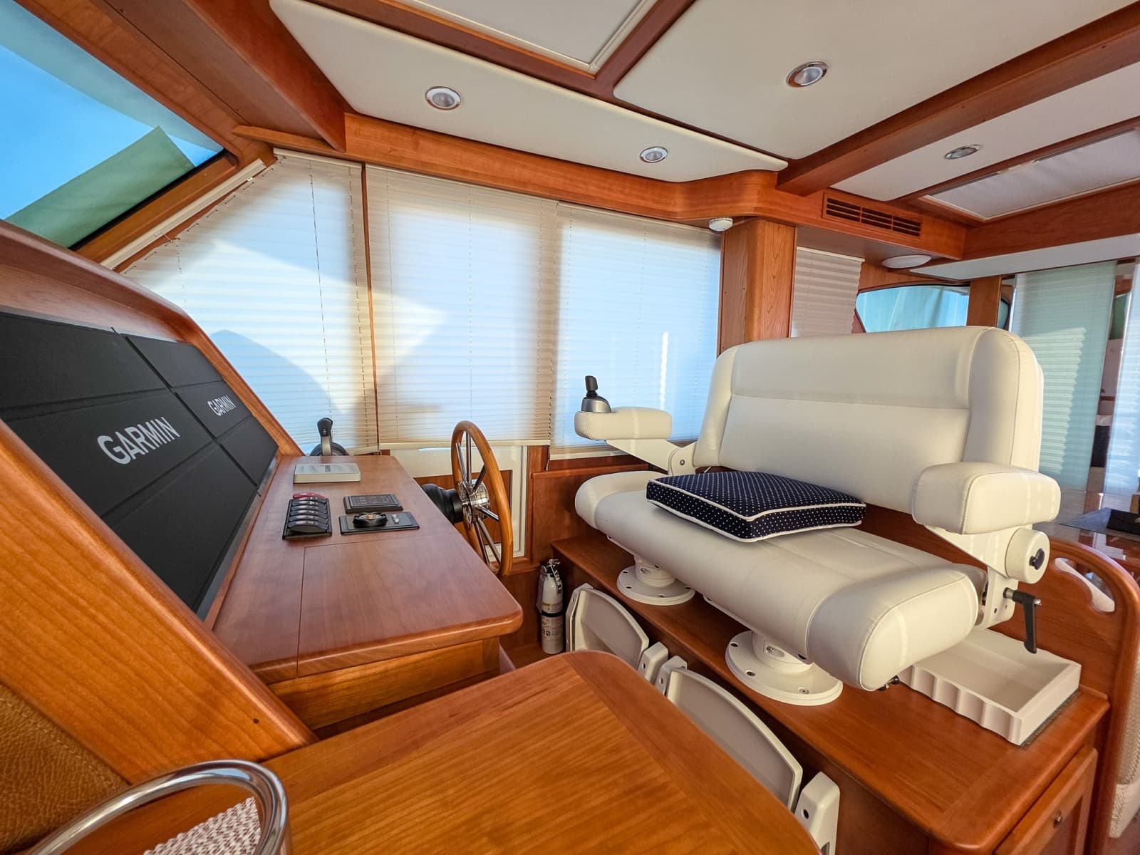 2025 Sabre 43 Salon Express - Photo 11