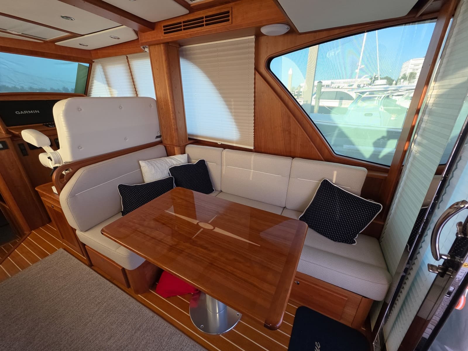 2025 Sabre 43 Salon Express - Photo 9