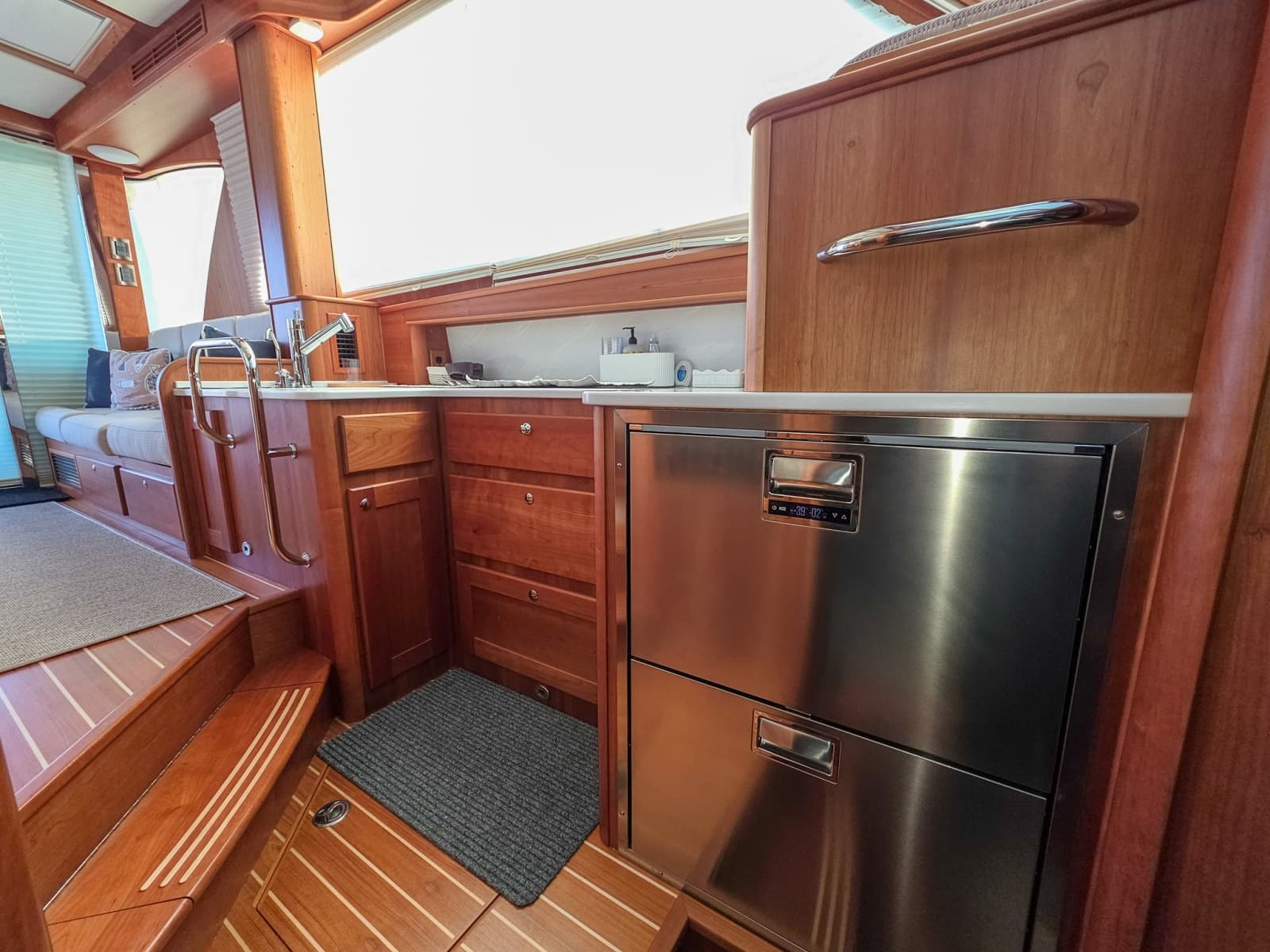 2025 Sabre 43 Salon Express - Photo 14