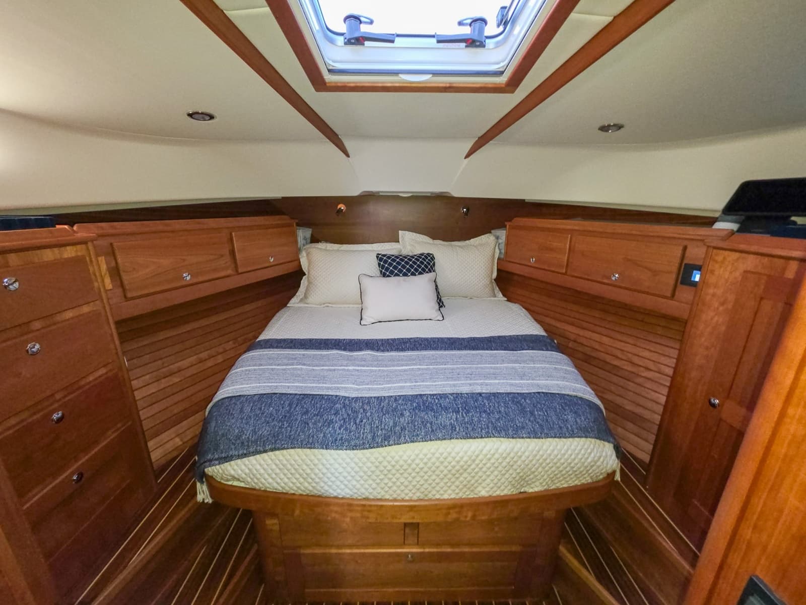 2025 Sabre 43 Salon Express - Photo 24
