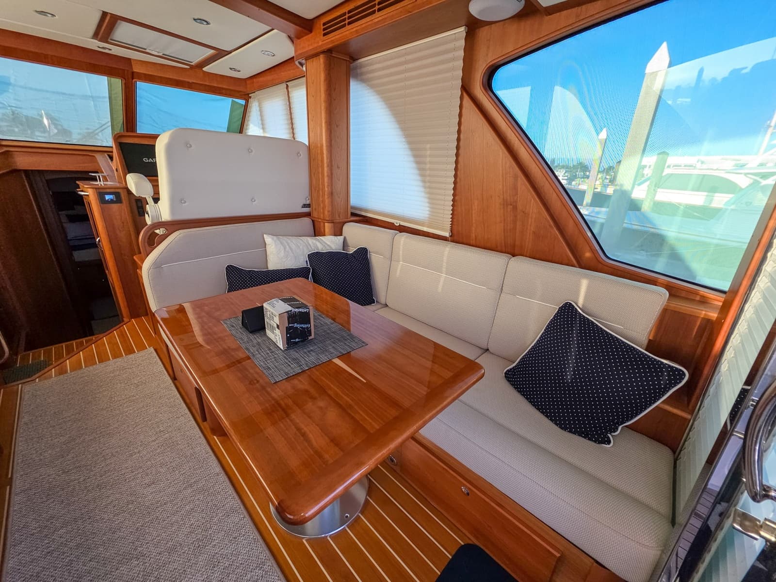 2025 Sabre 43 Salon Express - Photo 8