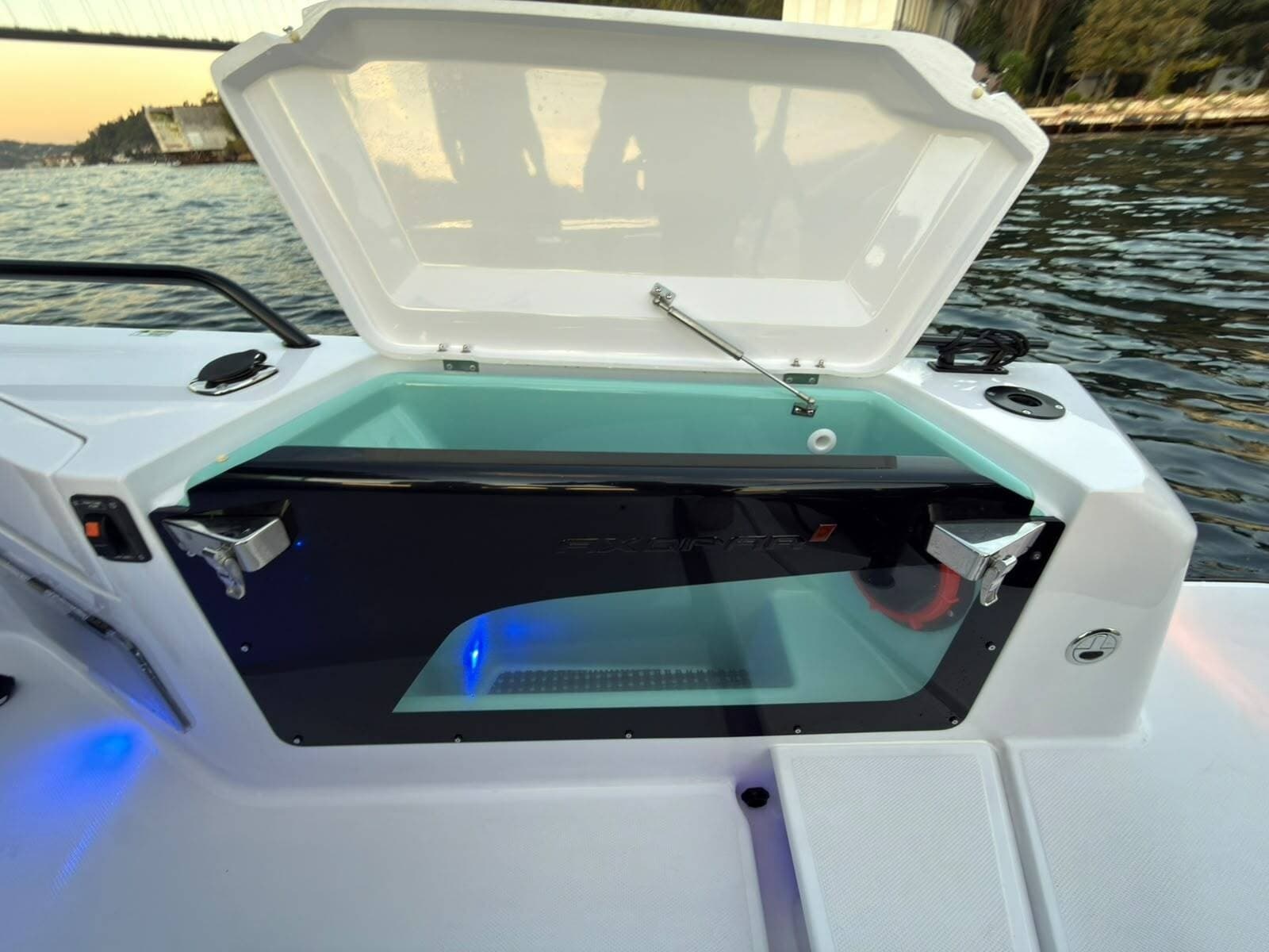 2026 Axopar 37 XC Cross Cabin - Photo 4