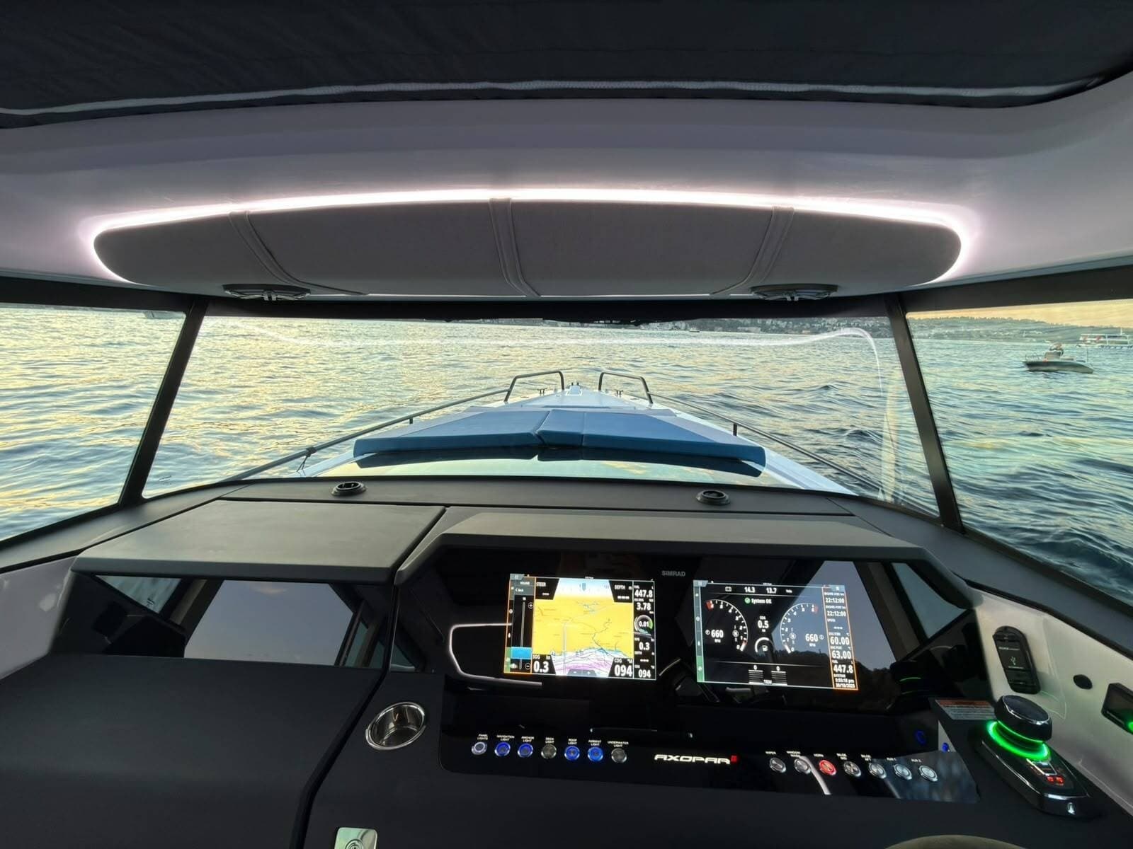 2026 Axopar 37 XC Cross Cabin - Photo 7