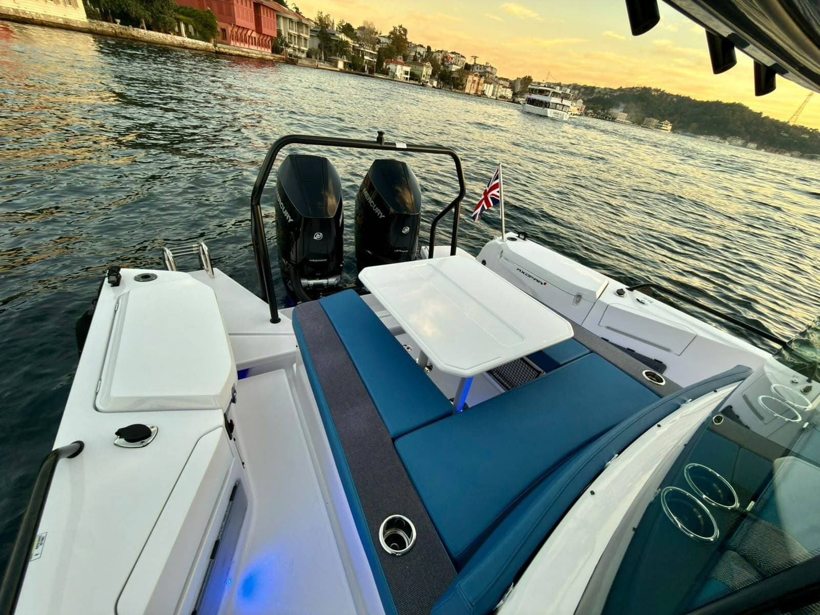 2026 Axopar 37 XC Cross Cabin - Photo 10