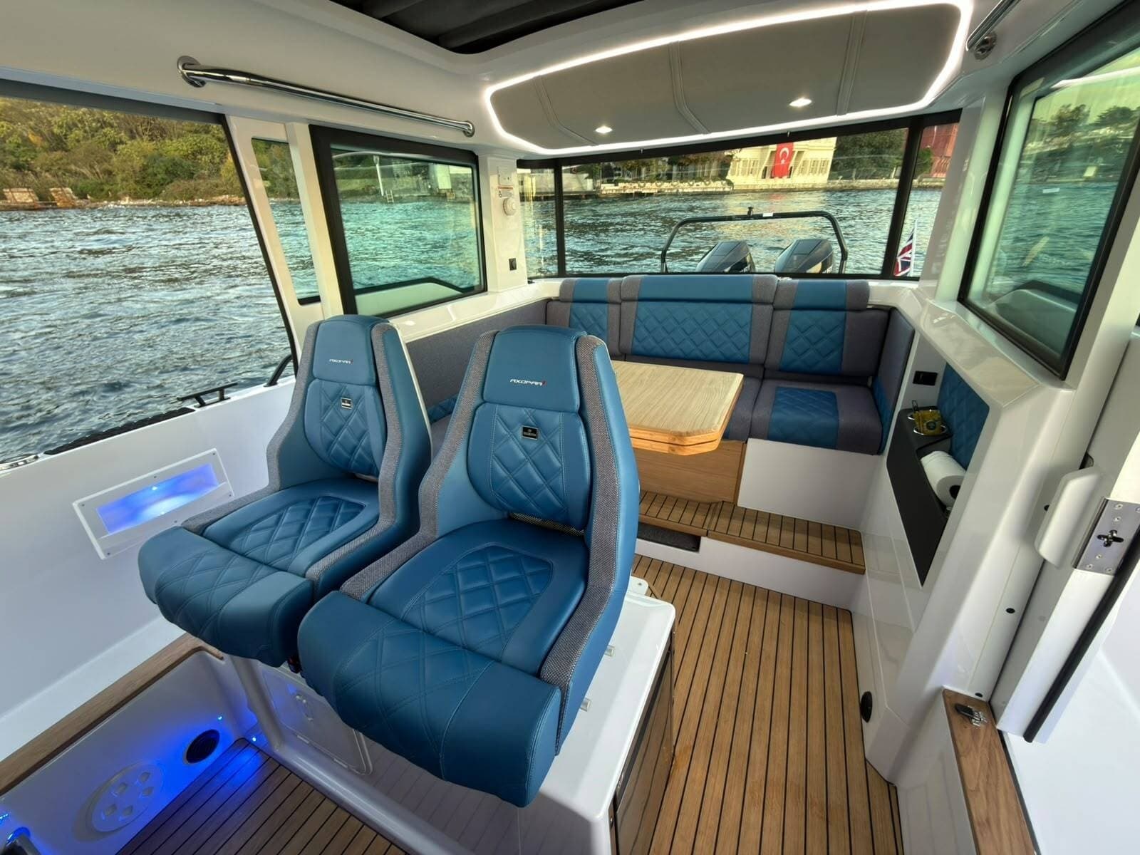 2026 Axopar 37 XC Cross Cabin - Photo 12