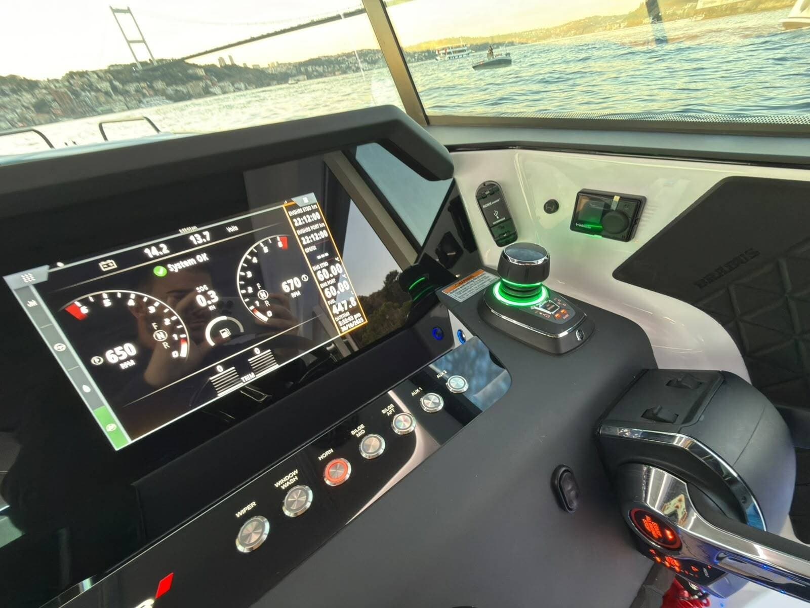 2026 Axopar 37 XC Cross Cabin - Photo 9