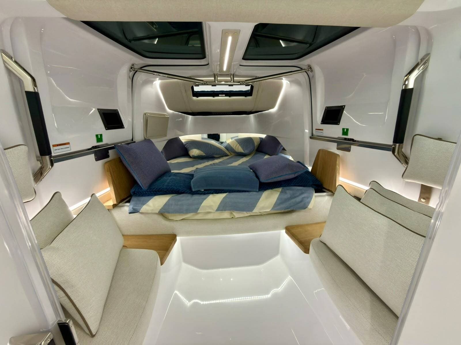 2026 Axopar 37 XC Cross Cabin - Photo 6