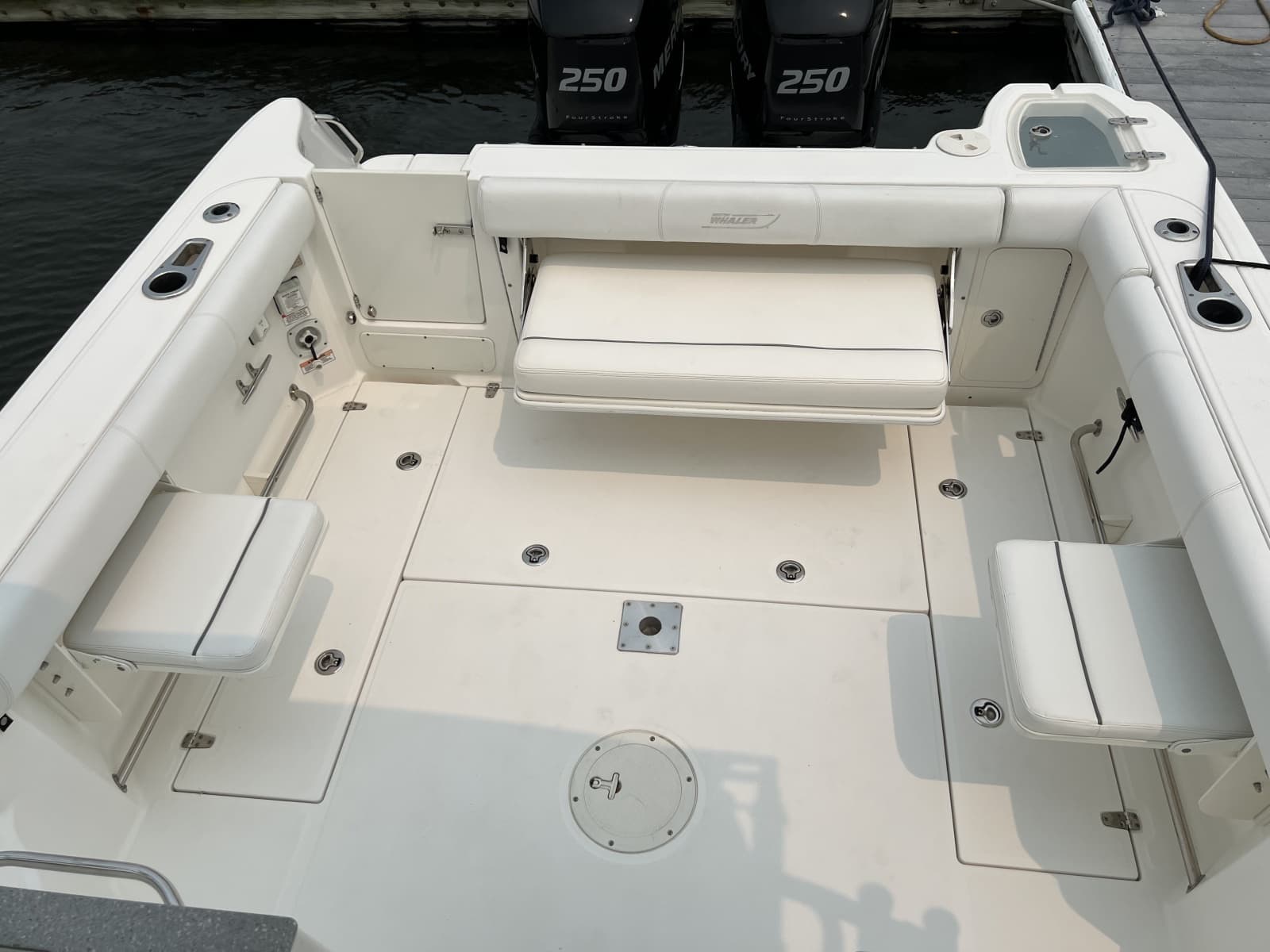 2013 Boston Whaler Conquest - Photo 12